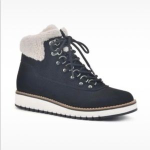 White Mountain Women's Cozy Shearling
Booties
8.5 • New with tags